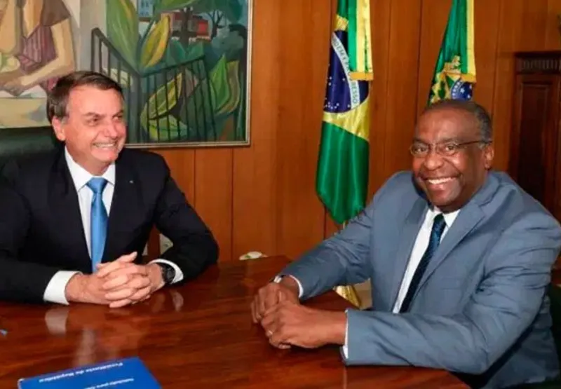 Bolsonaro com Decotelli: foto tirada na reunião que definiu o nome do economista como ministro da Educação