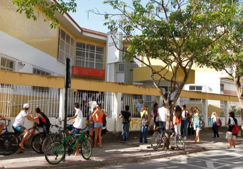 Escola Renato Pacheco, em Jardim Camburi