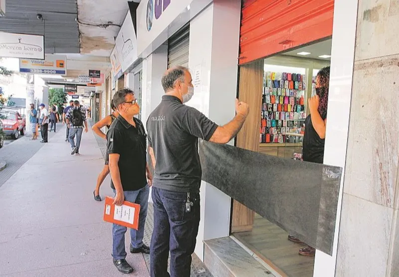 Fiscalização em lojas de Cariacica: 1.415 comerciantes foram orientados a fechar por descumprir rodízio