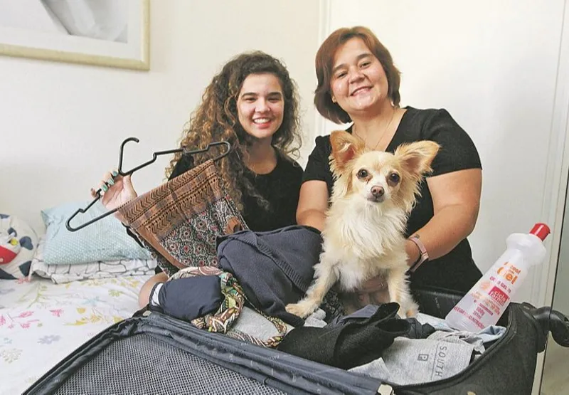 Luciana Antunes e a filha Júlia vão viajar para o Rio de Janeiro.
