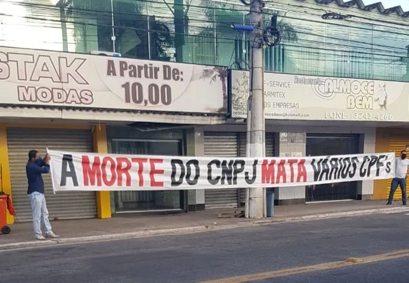 Manifestação de comerciantes em Jacaraípe, na Serra.