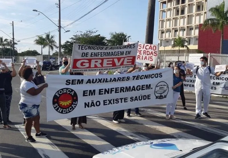 Trabalhadores do Jayme Santos Neves realizaram um novo protesto na manhã desta sexta-feira (5).