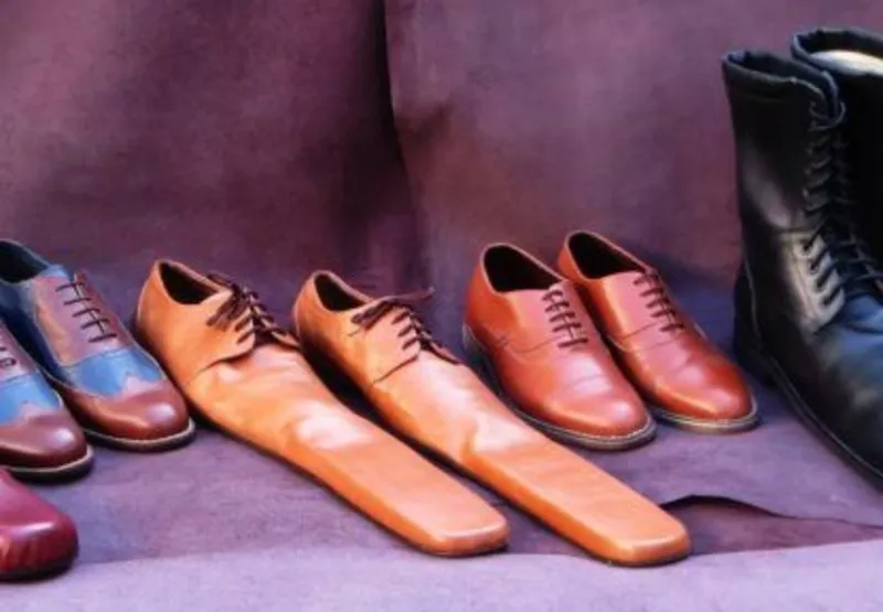 Sapateiro conta que já recebeu pedidos para fabricar o calçado