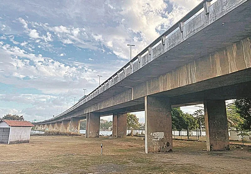 Pilares  de sustentação da Segunda Ponte, que liga Vitória a Cariacica e Vila Velha, passam por restauração