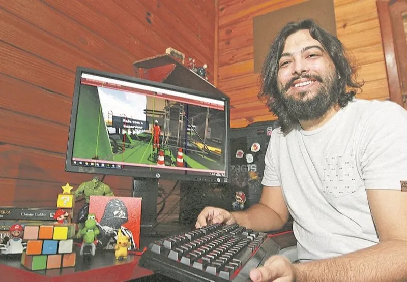 Estudante do curso de Jogos Digitais da Faesa, Lucas Rios