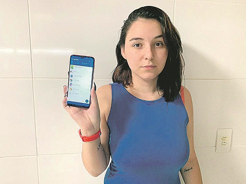 A autônoma Victoria Cogo, 20 anos, teve pedido de auxílio emergencial aprovado (Foto: Jaider Miranda)