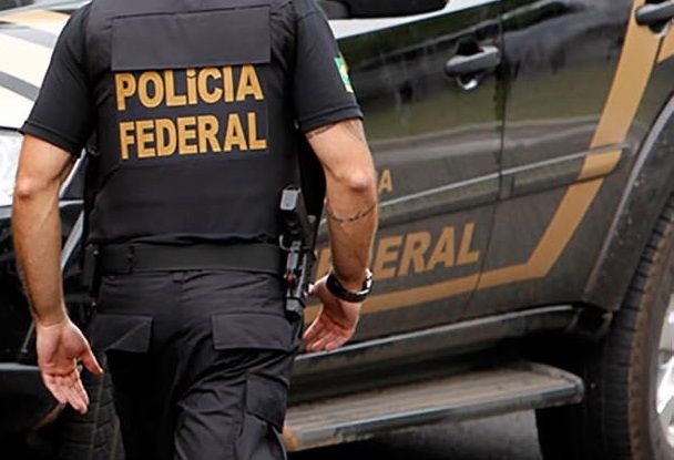 Agente da Polícia Federal durante operação (Foto: Arquivo/AT)