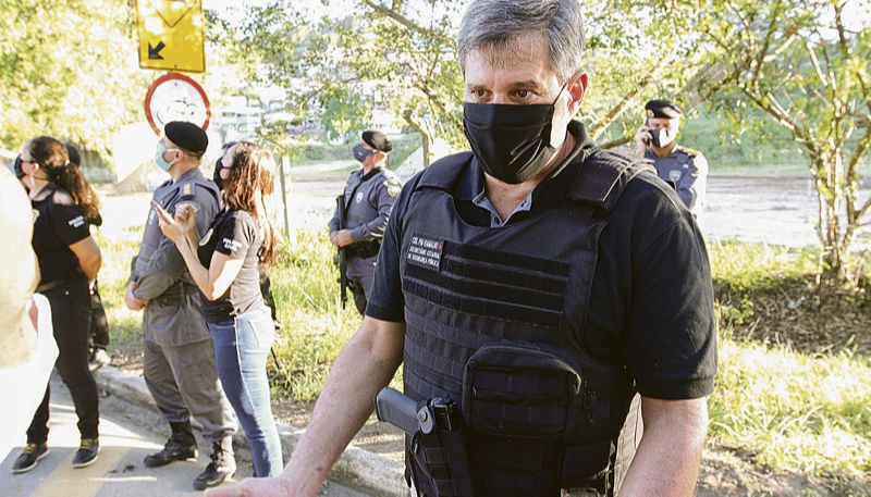Coronel Ramalho disse que a Polícia Militar, a Polícia Civil e a Segurança Pública do Estado, em hipótese alguma, vão se intimidar com as ações de traficantes na cidade (Foto: Leone Iglesias / AT)