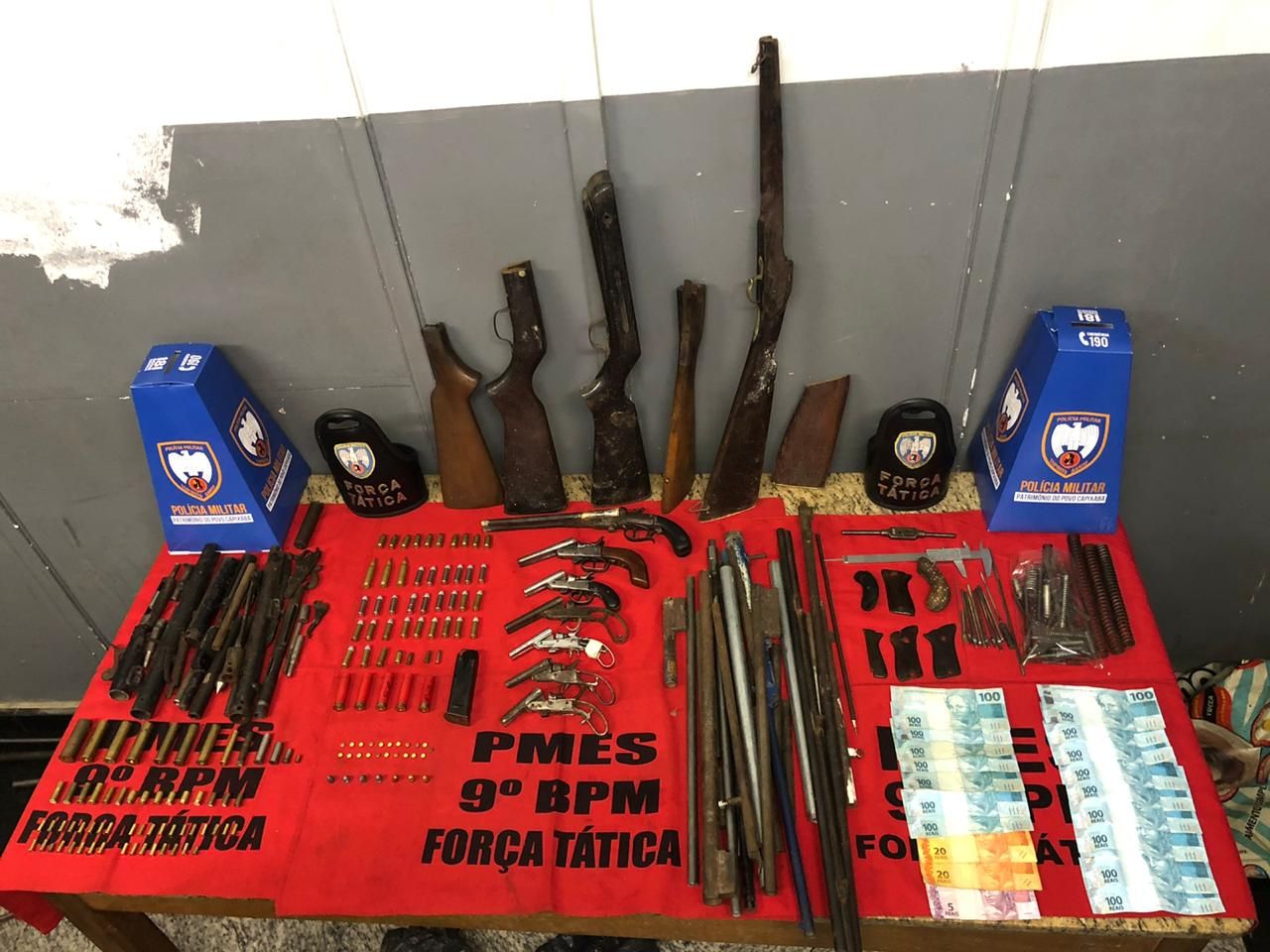 Na residência, os policiais encontraram sete garruchas, sendo três danificadas e quatro em perfeitas condições. (Foto: Divulgação)