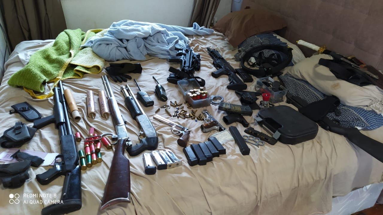 Sete armas de fogo registradas foram encontradas, mas os registros venceram desde 2010. (Foto: Divulgação/PC)