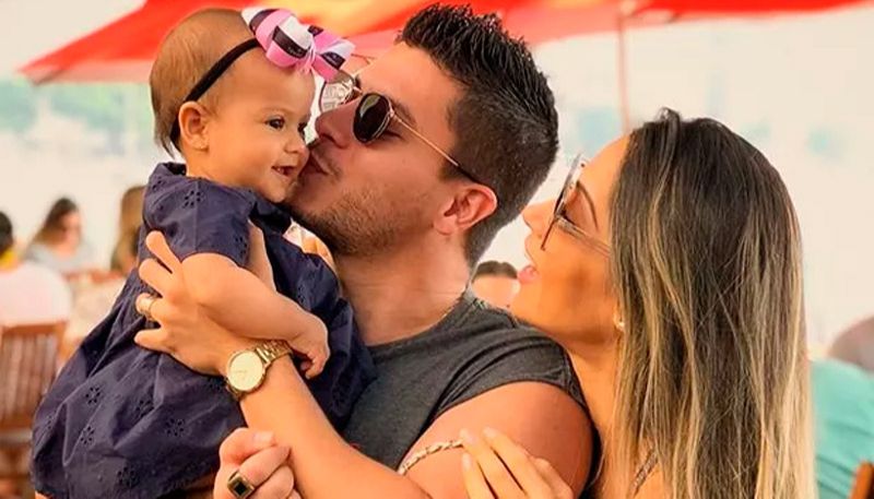 Arthur Aguiar e Mayra Cardi, com a pequena Sofia (Foto: Reprodução / Instagram)
