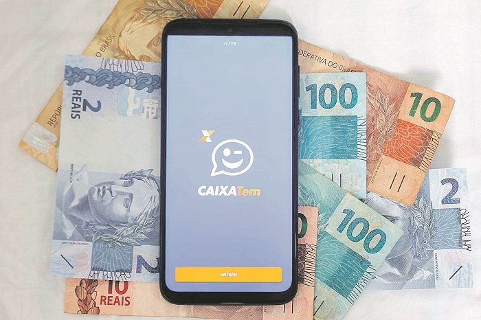 O Aplicativo oficial Caixa Tem é o único que pode ser utilizado para solicitar e receber o benefício do governo (Foto: William Moreira — 24/04/2020.)