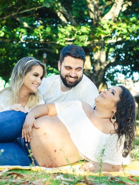 "Eu sempre falo para ela que eu vou passar a minha vida inteira agradecendo e não será o bastante. Patrícia não tem só a barriga solidária. Ela tem a alma solidária", disse a mãe biológica Karlla Leal (Foto: Scheila Nogueira)