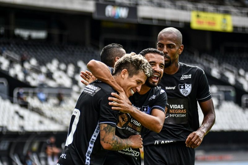 Bruno Nazário, do Botafogo, comemora seu gol (Foto: ALEXANDRE NETO/PHOTOPRESS/ESTADÃO CONTEÚDO)