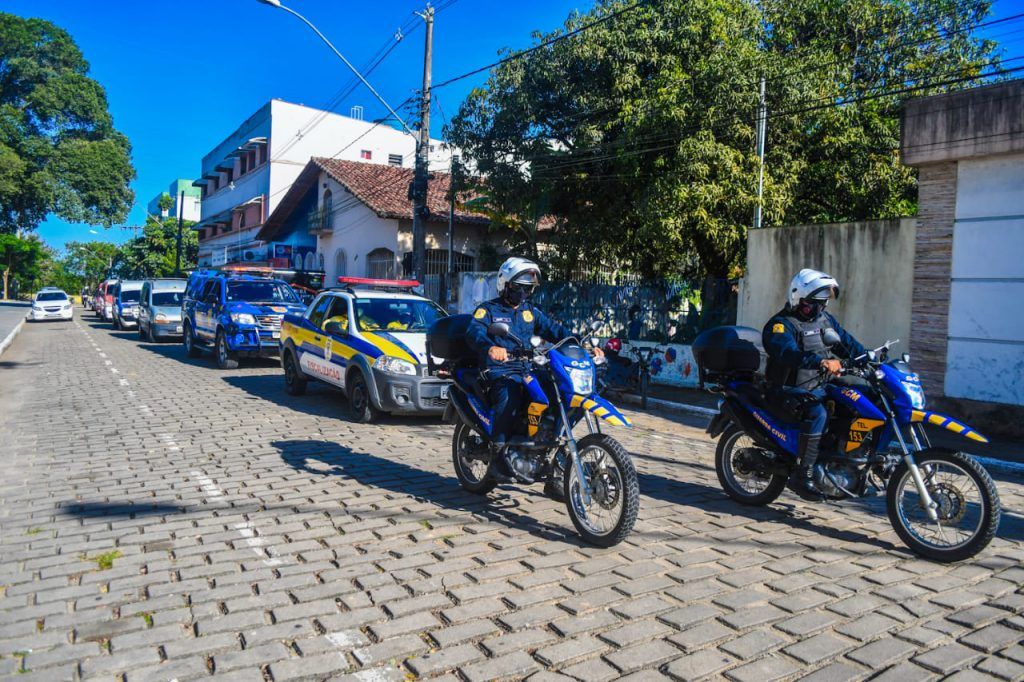 Carros de som e viaturas em ruas de Linhares (Foto: Divulgação/ Prefeitura de Linhares)