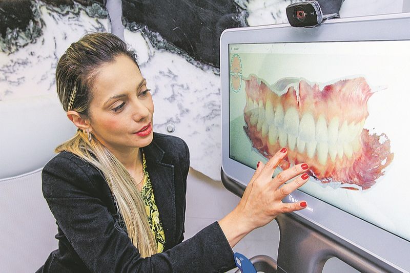 Dentista Catarina Riva disse que a odontologia digital permite ao profissional prever resultado final do tratamento. (Foto: Dayana Souza/AT)