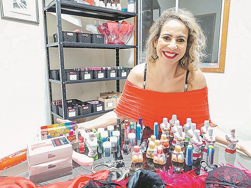 Cláudia Marriel diz que a procura por produtos sensuais cresceu tanto por parte de casais quanto de solteiros. (Foto: Roberta Bourguignon)