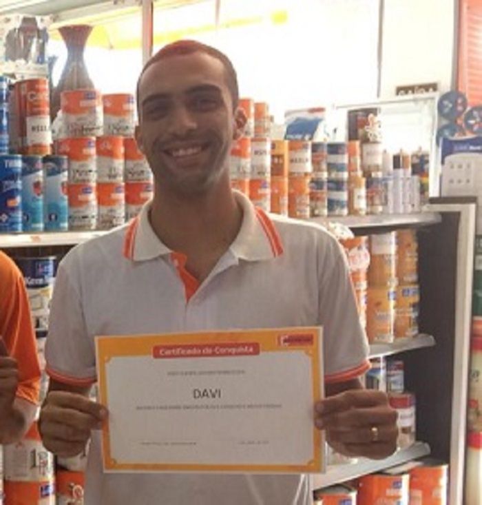Davi de Oliveira Lacerda está ganhando cerca de R$ 700 e precisou reforçar a renda (Foto: Acervo pessoal)