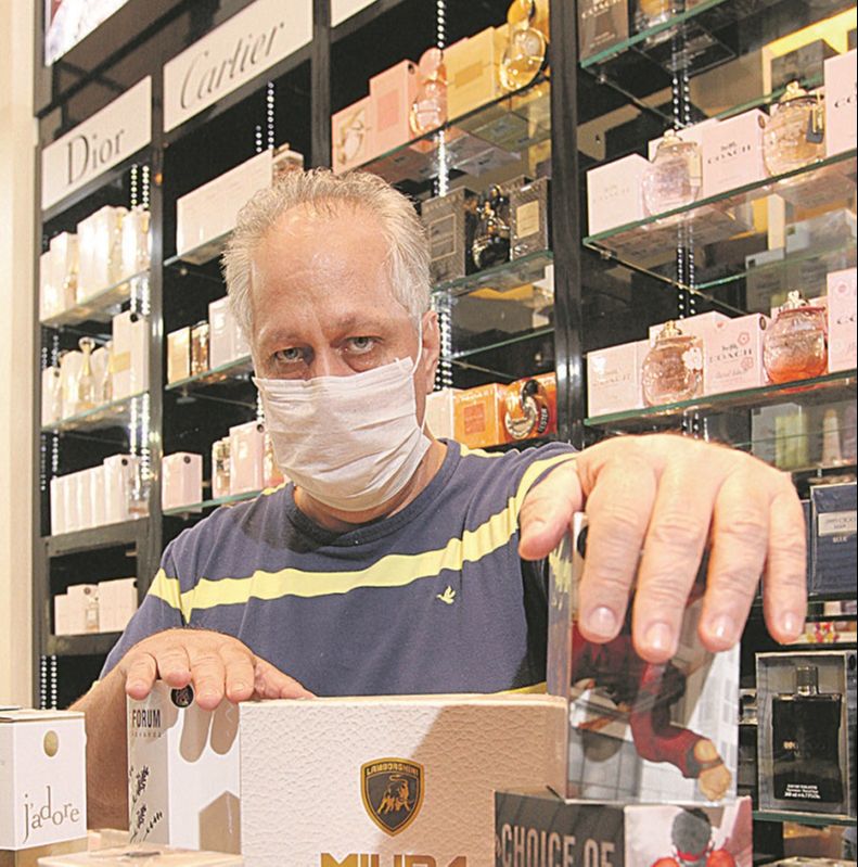 Heriberto Júnior vai vender 27 itens de perfumaria com preço menor (Foto: Beto Morais/ AT)