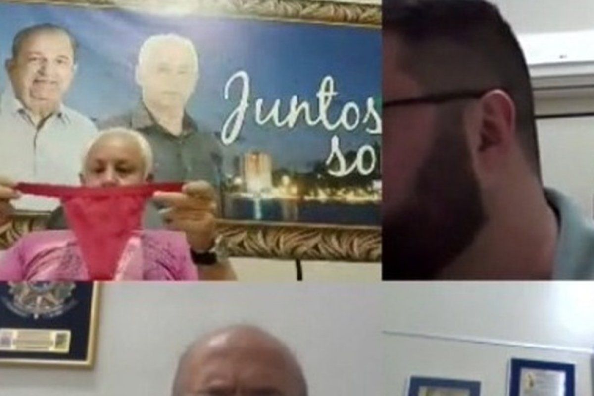Ditinho do Asilo (PSC) foi flagrado cheirando uma calcinha durante sessão virtual na terça-feira (23). (Foto: Reprodução)