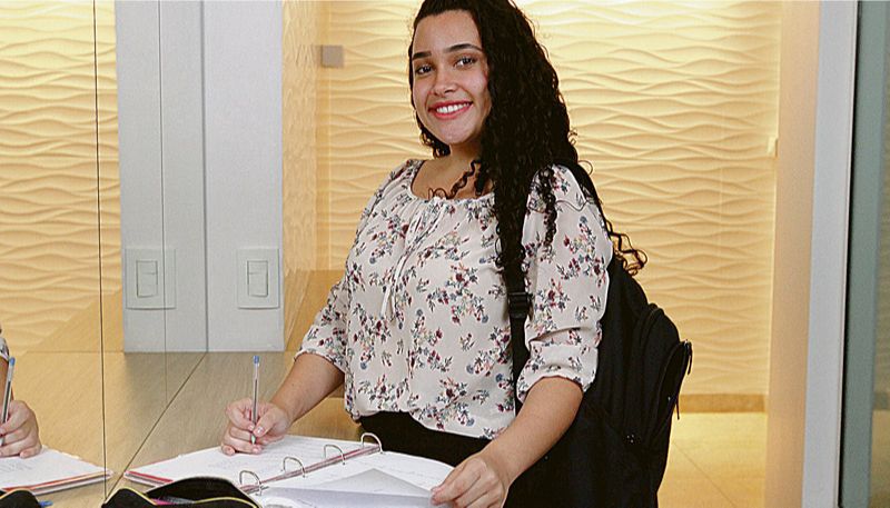Estudante Viviam Ribeiro de Oliveira, 17 (Foto: Leone Iglesias / AT)
