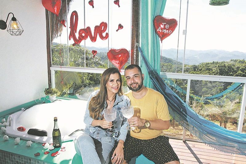 O empresário Acrysio Tannure, de 37 anos, e a mulher dele, a digital influencer Daniele Tannure, de 33 (Foto: Kadidja Fernandes/ AT)