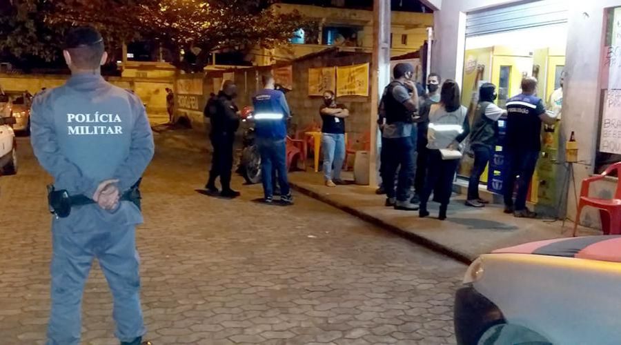 Fiscalização fecha bares em Vila Velha (Foto: Felix Falcão/ Divulgação Prefeitura de Vila Velha)