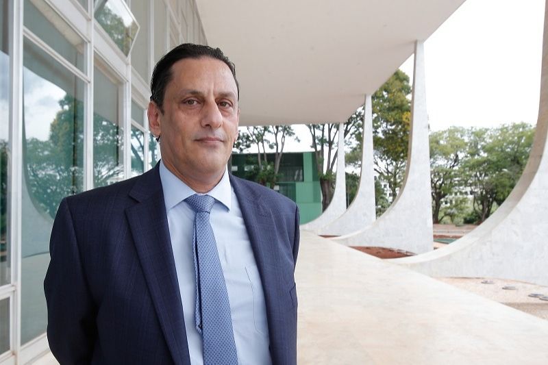 Frederick Wassef, advogado de Flávio Bolsonaro, diante do Palácio do Planalto, em Brasília. (Foto: Dida Sampaio/Estadão Conteúdo - 21/11/2019)