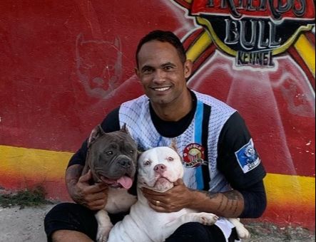 Goleiro Bruno posta foto em canil e causa revolta na internet. (Foto: Reprodução Instagram)