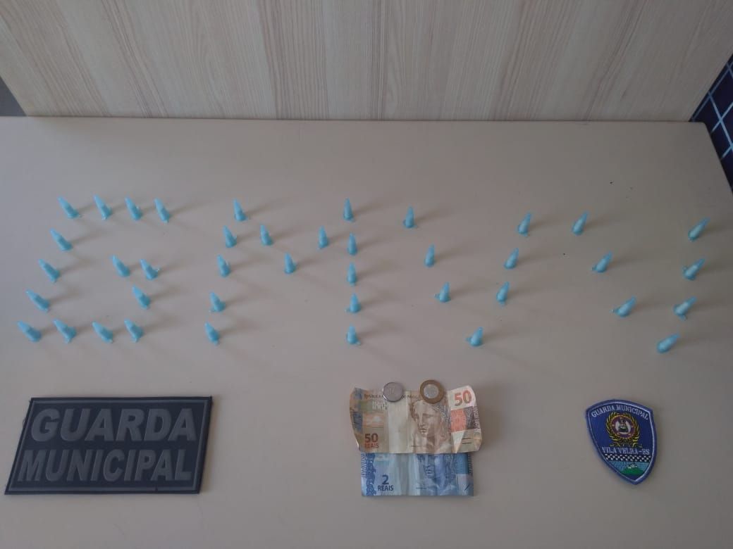 A Guarda abordou o suspeito e na revista encontrou 41 pinos de cocaína. (Foto: Divulgação/Guarda Municipal de Vila Velha)