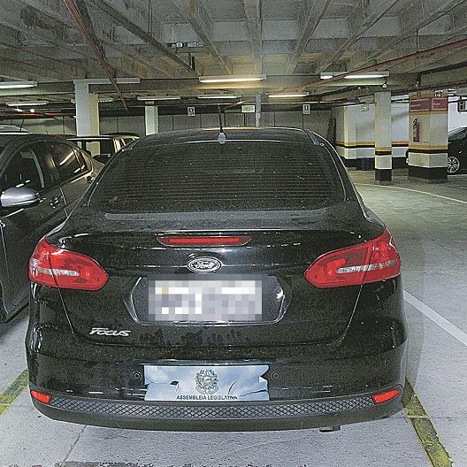 Carro oficial no estacionamento da Assembleia Legislativa: justificativa da lei foi facilitar a fiscalização (Foto: Dayana Souza — 15/08/2018)