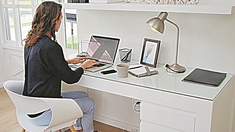 Mulher usa internet no notebook (Foto: Divulgação)