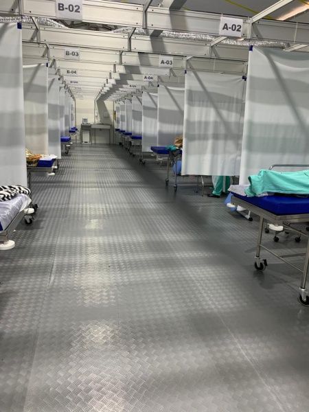 Leitos de campanha para tratamento de pacientes com Covid-19 (Foto: Divulgação/ Semus)