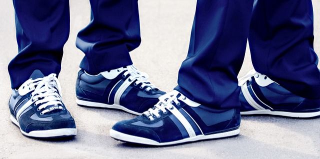 Levar sapatos e tênis extras para a escola é uma das recomendações (Foto: Pixabay)
