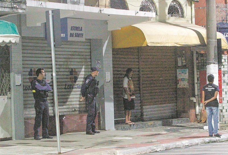Lojas fechadas em Vitória: pandemia reverteu a redução no número de falências que ocorria desde 2017 (Foto: Leone Iglesias — 23/03/2020)