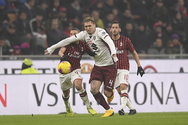 Lyanco em atuação contra o Milan (Foto: Divulgação/Torino)
