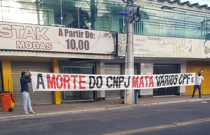 Manifestação de comerciantes em Jacaraípe, na Serra. (Foto: Rose Roldão)