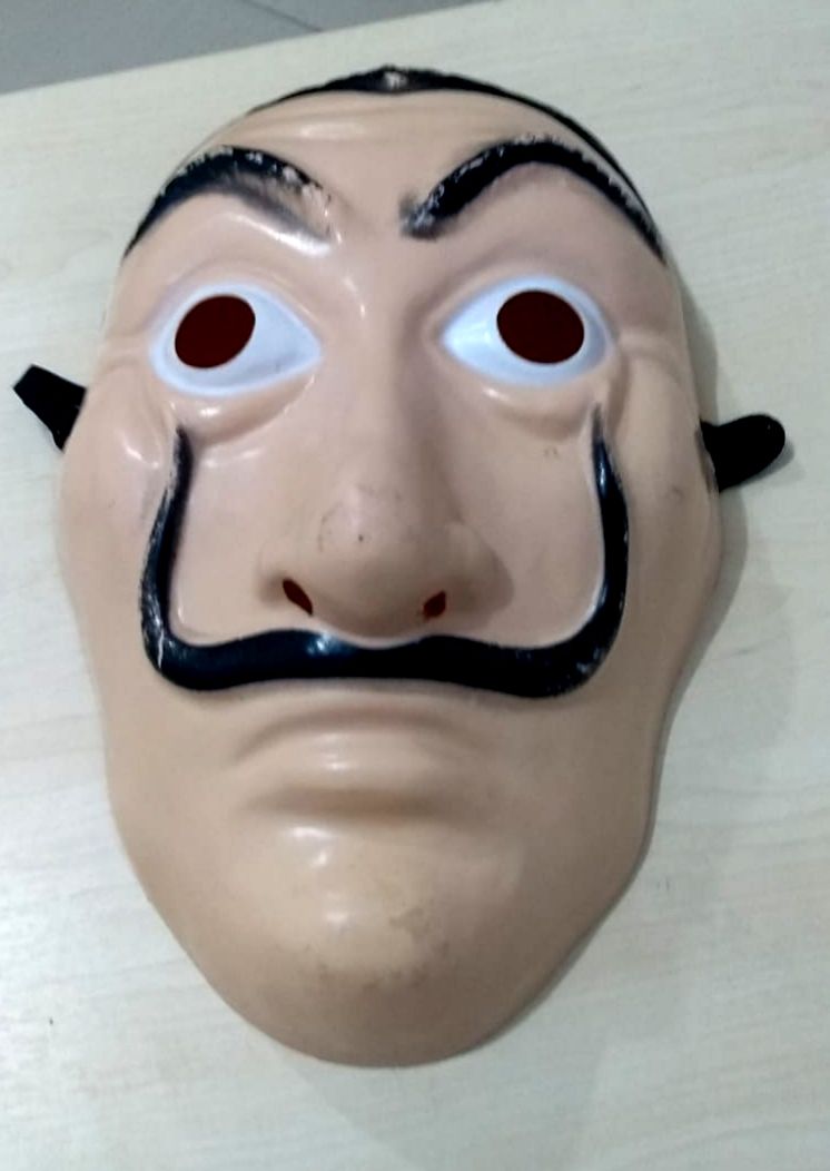 Máscara apreendida na Operação La Casa de Papel, (Foto: Divulgação/PC)