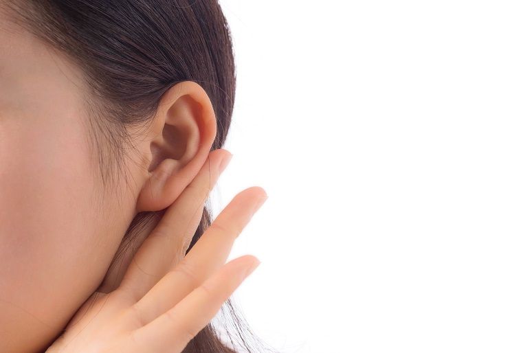 Especialistas afirmam que o uso de máscaras não comprometem as orelhas (Foto: Divulgação/ Freepik)