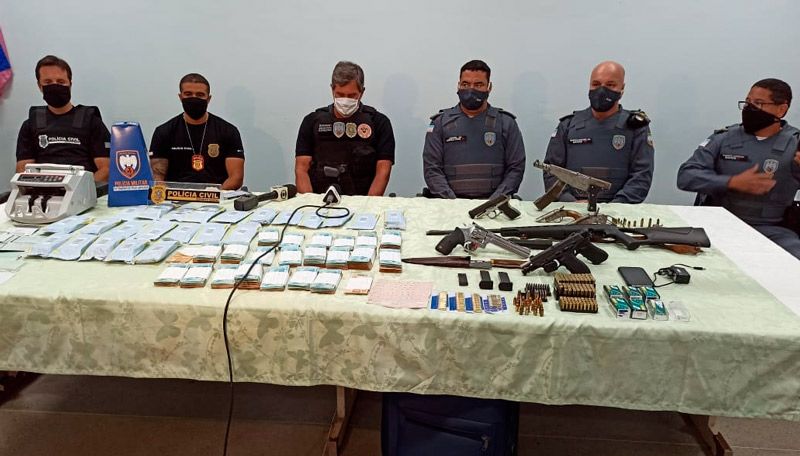 Material apreendido foi apresentado pela polícia (Foto: Divulgação / PCES)