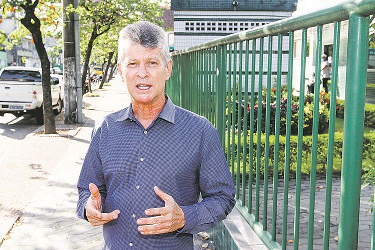 Carlos Magno: “O hospital de campanha deveria ter sido a prioridade, mas deixaram como ação final. Erraram” (Foto: Leone Iglesias/AT)