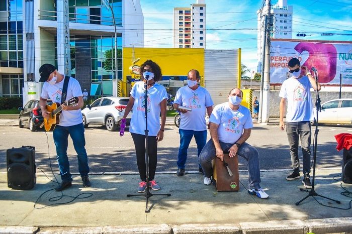 Músicos fizeram surpresa para Sanduba (Foto: Felipe Tozatto/Prefeitura de Linhares)