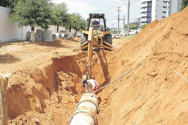Obra de saneamento: empregos (Foto: Arquivo AT)