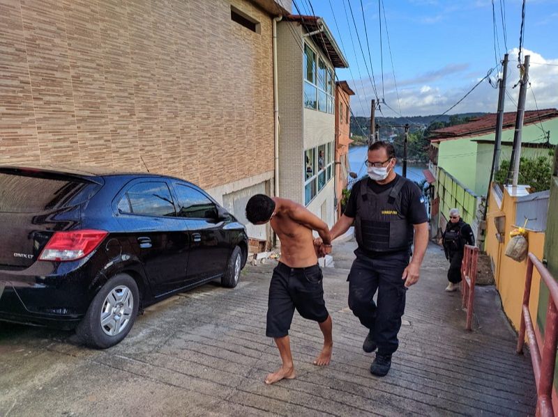 Operação da DHPP prende suspeitos de envolvimento em homicídio em Santo Antônio, Vitória. (Foto: Júlia Afonso)