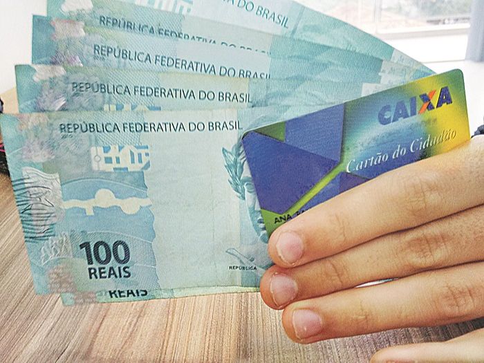 Dinheiro do PIS/Pasep: valor pago é proporcional ao tempo de serviço do trabalhador no ano-base em questão e pode chegar a um salário mínimo (R$ 1.045) (Foto: Divulgação)
