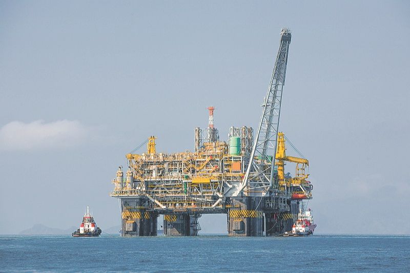 Plataforma de petróleo: primeira etapa de estudos sísmicos vai requerer profissionais de alta especialização (Foto: Divulgação)