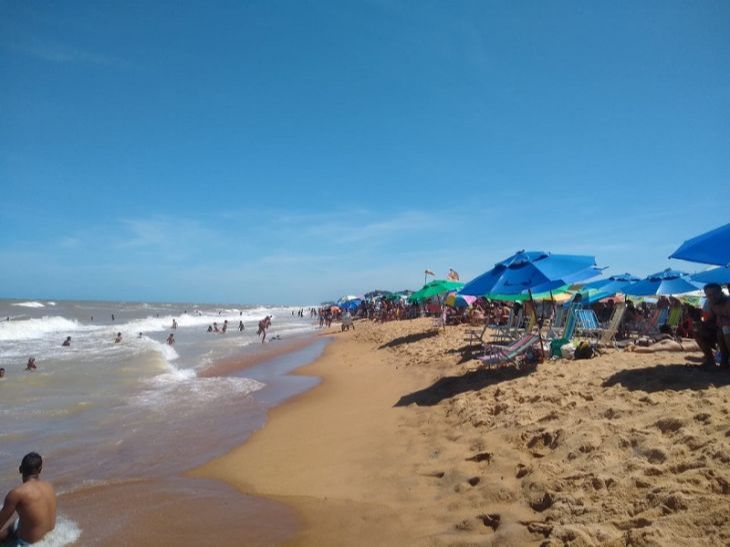 O MPES reforçou que sejam adotadas as medidas de suspensão do consumo presencial em estabelecimentos comerciais e que sejam implantadas barreiras sanitárias nas entradas de Guriri. (Foto: Mario Ferrari)