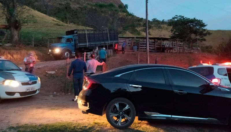 Dupla foi presa em flagrante (Foto: Divulgação / PCES)