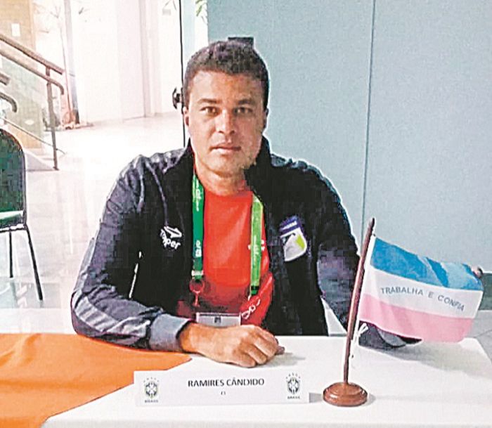 Bandeirinha do quadro da CBF, Ramires Cândido está dando aulas de reforço online de Geografia (Foto: Acervo pessoal)