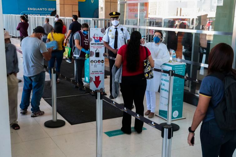 Shopping aberto no Distrito Federal (Foto: Marcello Casal Jr/ Agência Brasil)